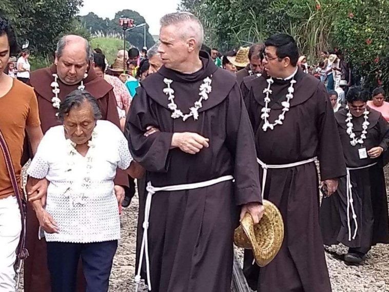 JUNTO A LOS MIGRANTES