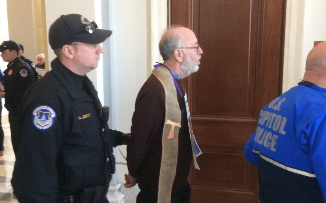 FRANCISCANOS DETENIDOS