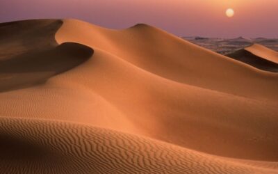 AQUÍ NO PUEDE ENTRAR SIN CORBATA…