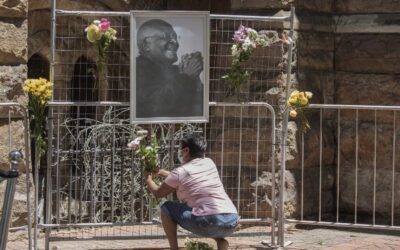 “SI ERES NEUTRAL EN SITUACIONES DE INJUSTICIA, HAS ELEGIDO EL LADO OPRESOR”